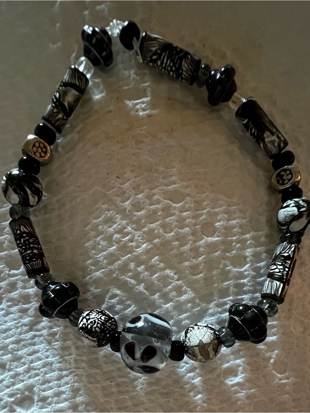 Black & Silver Patterned Glass Bead Stretch Bracelet